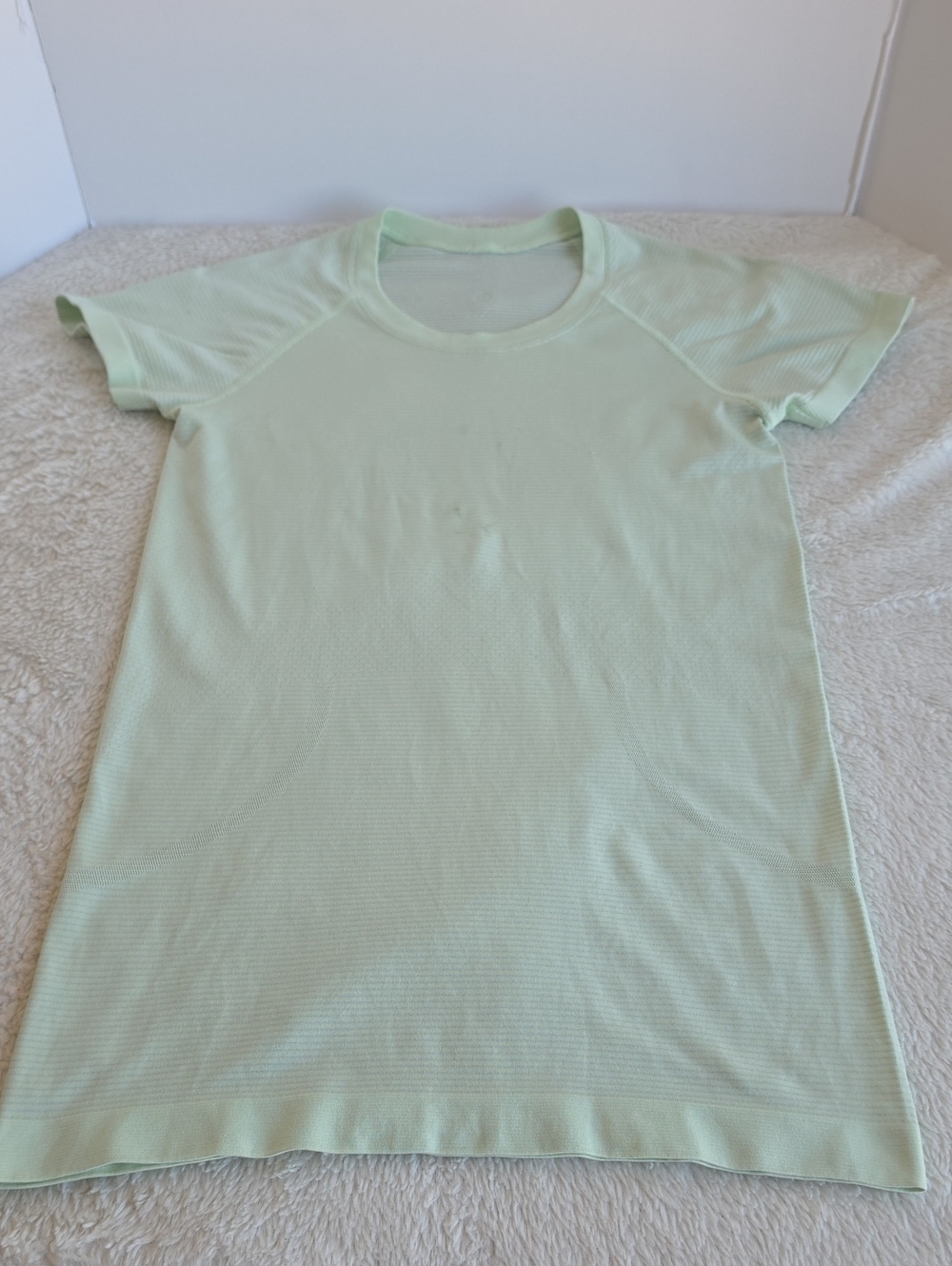 Lululemon Swiftly Tech Short Sleeve Shirt 2.0 Light Green Pastel Size M